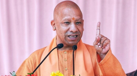 मुख्यमंत्री योगी आदित्यनाथ जनसभा को संबोधित करते हुए - यूपी लव जिहाद और धर्मांतरण कानून।