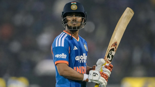 ईशान किशन न्यूजीलैंड के खिलाफ दूसरे टी20 में शॉट खेलते हुए