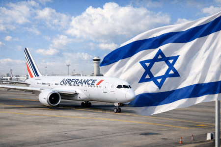 एयर फ्रांस (Air France) विमान और इजराइल का झंडा।
