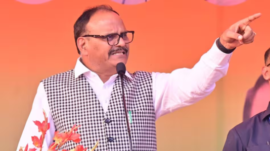 जनसभा को संबोधित करते हुए यूपी के डिप्टी सीएम ब्रजेश पाठक।
