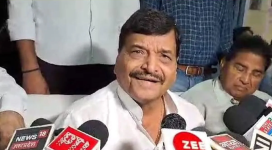 लखनऊ में मीडिया को संबोधित करते हुए सपा नेता शिवपाल सिंह यादव।