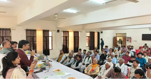 घाटमपुर तहसील में ग्रीनफील्ड हाईवे की लोक सुनवाई के दौरान उपस्थित किसान और अधिकारी