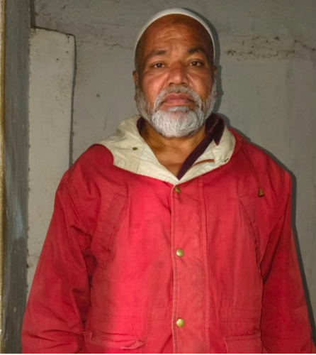 मधुबनी में पुलिस की गिरफ्त में जाली नोट तस्कर अब्दुल इनाम उर्फ लादेन की तस्वीर
