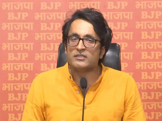 भाजपा प्रवक्ता प्रदीप भंडारी द्वारा कपिल सिब्बल और जेफरी एपस्टीन के संबंधों पर साझा किए गए कथित दस्तावेज।