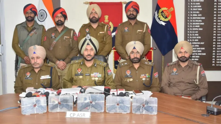 अमृतसर में पंजाब पुलिस द्वारा बरामद किया गया रिमोट कंट्रोल IED और हथियार