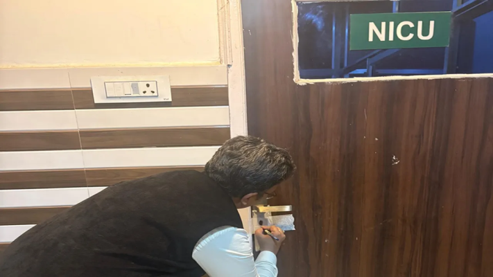 राजा नर्सिंग होम बिठूर कानपुर की सील की गई NICU यूनिट।