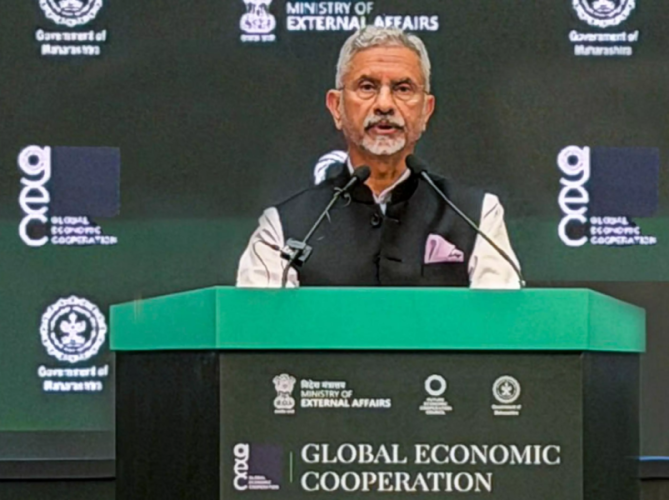 मुंबई में FECC शिखर सम्मेलन के दौरान भाषण देते विदेश मंत्री एस जयशंकर।