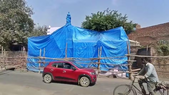 "शाहजहाँपुर में तिरपाल से ढकी गई मस्जिद - सुरक्षा इंतजाम"