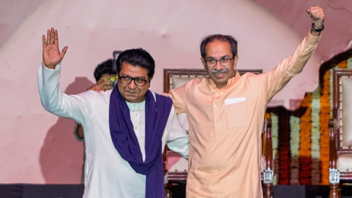 उद्धव ठाकरे और राज ठाकरे की एक साथ - पुरानी तस्वीर।