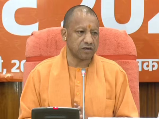 मुख्यमंत्री योगी आदित्यनाथ द्वारा किसानों को ₹460 करोड़ की वित्तीय सहायता का वितरण