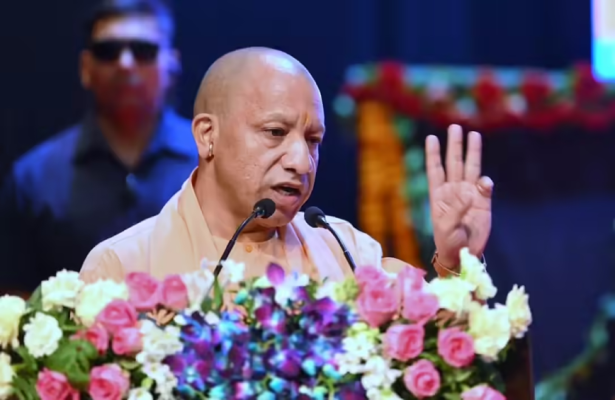 मुख्यमंत्री योगी आदित्यनाथ उत्तर प्रदेश को 1 ट्रिलियन डॉलर अर्थव्यवस्था बनाने के संकल्प के साथ।