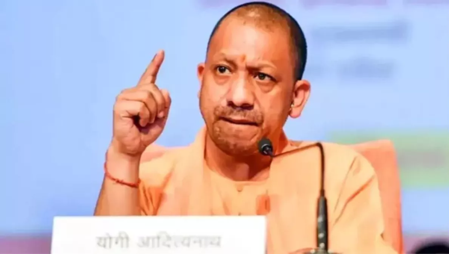 मुख्यमंत्री योगी आदित्यनाथ यूपी चुनाव 2027 की तैयारी करते हुए