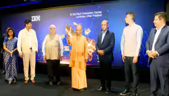 मुख्यमंत्री योगी आदित्यनाथ लखनऊ में IBM AI GovTech सेंटर का उद्घाटन करते हुए।
