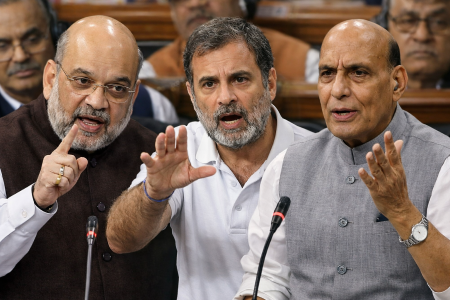 संसद में चीन के मुद्दे पर राहुल गांधी को जवाब देते अमित शाह और राजनाथ सिंह