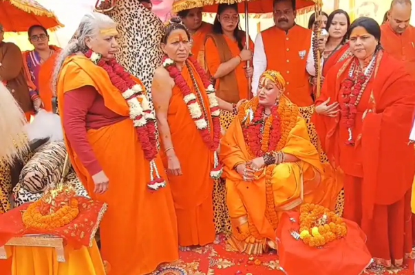 हिमांगी सखी का किन्नर शंकराचार्य के रूप में पट्टाभिषेक समारोह, भोपाल