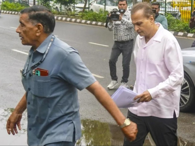 अनिल अंबानी CBI मुख्यालय के बाहर