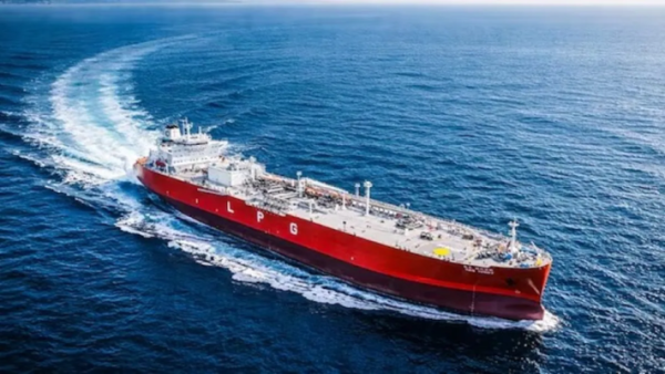 ईरान से मंगलुरु पोर्ट पहुँचा LPG जहाज 'Aurora'
