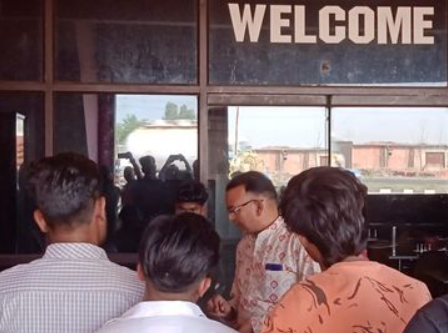 बरेली रेस्टोरेंट विवाद पुलिस कार्रवाई, पनीर की सब्जी में मिलावट की जांच, फरीदपुर हाईवे पर हंगामा।