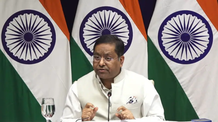 विदेश मंत्रालय द्वारा जारी टोल-फ्री नंबर और मध्य पूर्व संकट की जानकारी वाला इन्फोग्राफिक