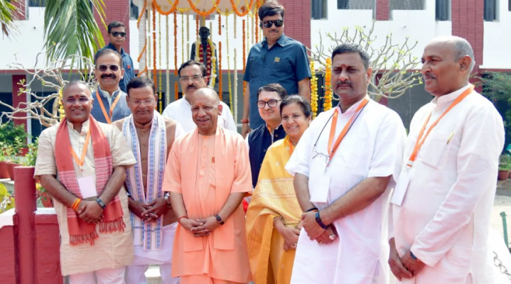 कानपुर में RSS समन्वय बैठक में मुख्यमंत्री योगी आदित्यनाथ