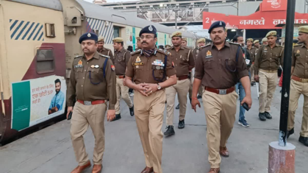 लखनऊ चारबाग रेलवे स्टेशन की सुरक्षा और पुलिस बल का पहरा