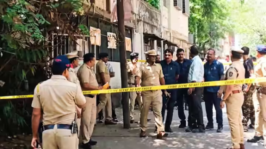 नागपुर में RSS मुख्यालय के बाहर तैनात सुरक्षा बल और पुलिस घेराबंदी