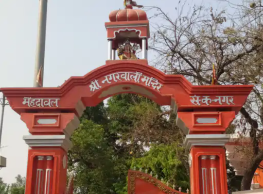 मेंहदावल के श्री नगरवाली माता मंदिर का मुख्य प्रवेश द्वार