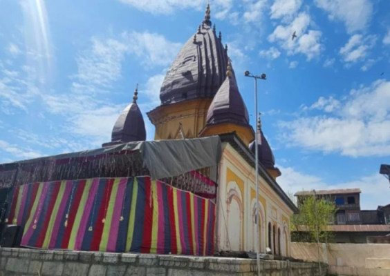 श्रीनगर का ऐतिहासिक रघुनाथ मंदिर जिसे 36 वर्षों के बाद पुनर्जीवित किया गया है।