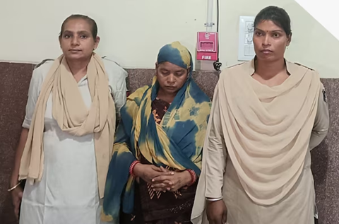 छत्तीसगढ़ पुलिस द्वारा गिरफ्तार की गई आरोपी महिला
