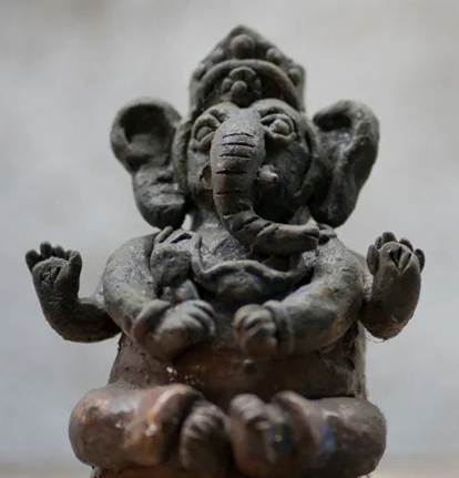 मध्य प्रदेश के मंदिर से चोरी हुई नृत्यरत गणेश की मूर्ति।