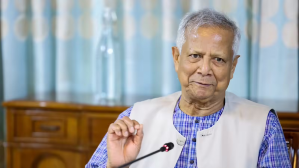 पूर्व विदेश सलाहकार तौहीद हुसैन एक प्रेस कॉन्फ्रेंस में बांग्लादेश की नीतियों पर बयान देते हुए।
