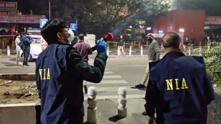 जांच करते एनआईए की टीम