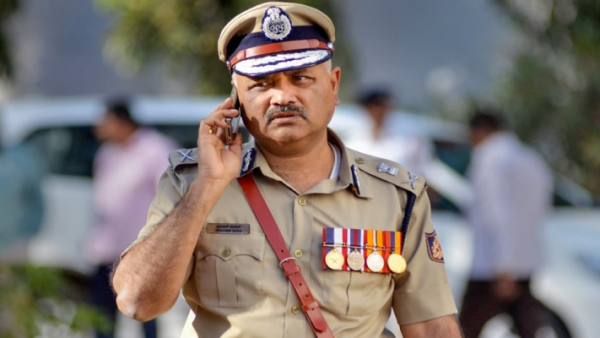सीबीआई निदेशक प्रवीण सूद की आधिकारिक वर्दी में तस्वीर।