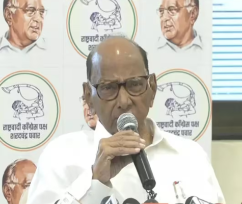 एक कार्यक्रम के दौरान बोलते हुए वरिष्ठ राजनीतिज्ञ शरद पवार
