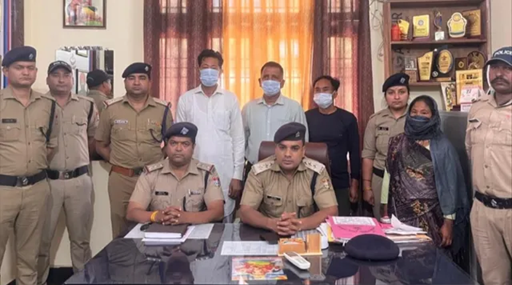 उत्तराखंड पुलिस और एसएसपी अजय गणपति खटीमा मतांतरण मामले की प्रेस कॉन्फ्रेंस करते हुए
