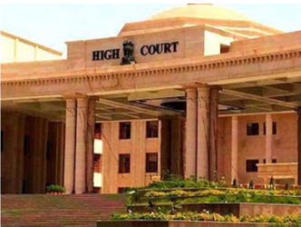 इलाहाबाद हाईकोर्ट की लखनऊ बेंच की इमारत जहां अयोध्या राम मंदिर चढ़ावा मामले की सुनवाई टाल दी गई।