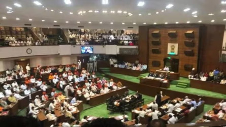 महाराष्ट्र विधानसभा मानसून सत्र के दौरान समान नागरिक संहिता (UCC) और मुस्लिम पर्सनल लॉ पर बहस करते विधायक।