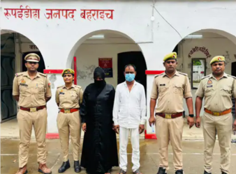 बहराइच के रूपईडीहा थाने की पुलिस टीम और प्रतिबंधित मांस मामले में गिरफ्तार आरोपी (नौशाद और सितारा देवी)।