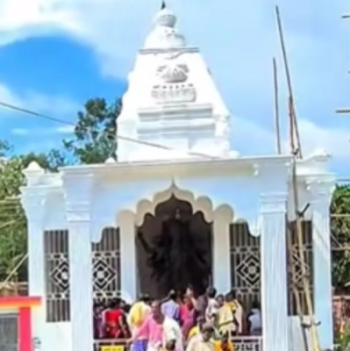 बांग्लादेश के गैबांधा में ऐतिहासिक राधा-गोविंद मंदिर परिसर, जहां वृद्धाश्रम और अस्पताल भी स्थित हैं और वर्तमान में सुरक्षा चिंताओं को लेकर तनाव है।