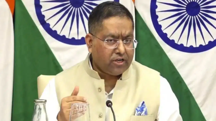 सिंधु जल समझौते पर बोलते विदेश मंत्रालय के प्रवक्ता रणधीर जायसवाल की तस्वीर