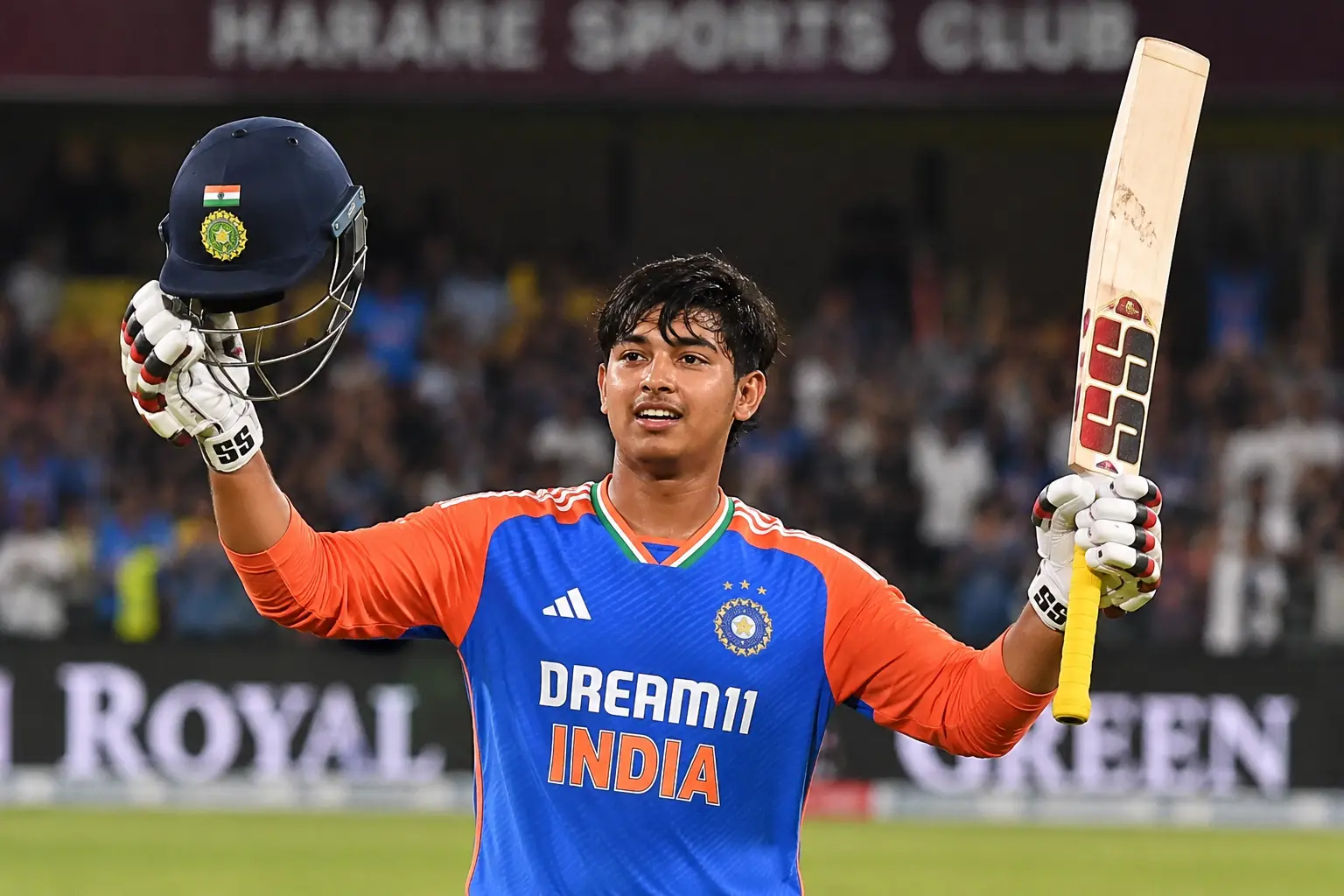 हरारे स्पोर्ट्स क्लब में जिम्बाब्वे के खिलाफ 1st T20I में अर्धशतक बनाने के बाद जश्न मनाते भारतीय युवा बल्लेबाज वैभव सूर्यवंशी।