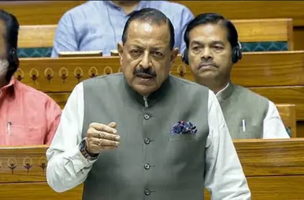 लोकसभा में एंटी पेपर लीक संशोधन विधेयक 2026 पर चर्चा के दौरान भाषण देते केंद्रीय मंत्री डॉ. जितेंद्र सिंह।