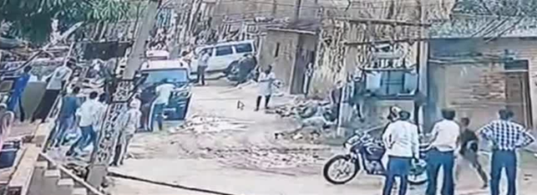 नूंह के खरकड़ी गांव में पुलिस टीम पर ग्रामीणों का पथराव