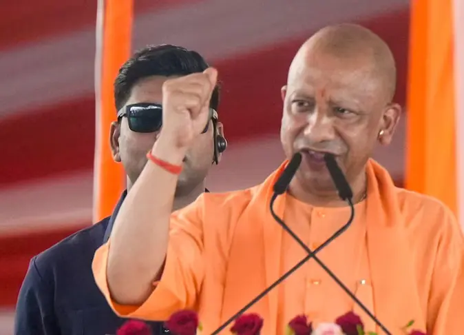 योगी आदित्यनाथ गोरखपुर में भाजपा बूथ अध्यक्षों के सम्मेलन को संबोधित करते हुए - मिशन 2027